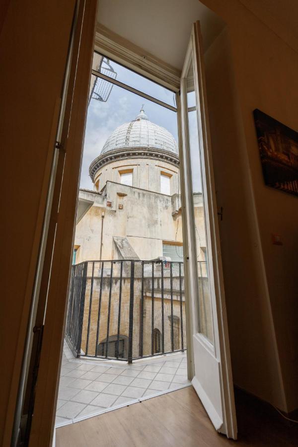 Duomo 77 - In The Heart Of The Historical Center By Elite Villas Napoli Exterior foto